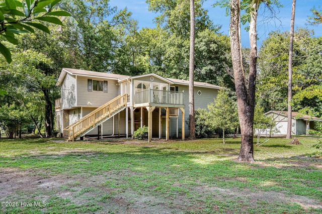 105 Whitestocking Ext, Burgaw, NC 28425