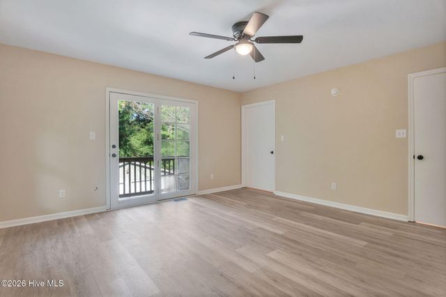 105 Whitestocking Ext, Burgaw, NC 28425