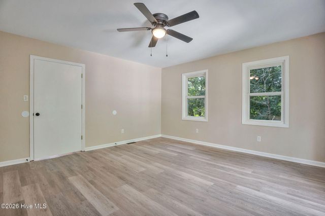105 Whitestocking Ext, Burgaw, NC 28425