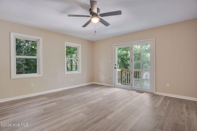 105 Whitestocking Ext, Burgaw, NC 28425