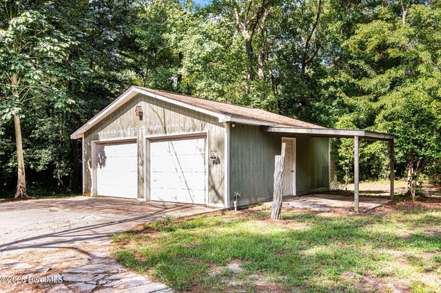 105 Whitestocking Ext, Burgaw, NC 28425