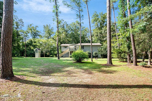 105 Whitestocking Ext, Burgaw, NC 28425