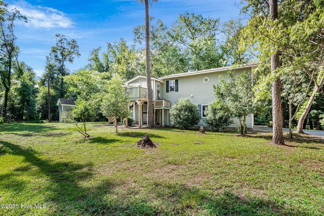 105 Whitestocking Ext, Burgaw, NC 28425