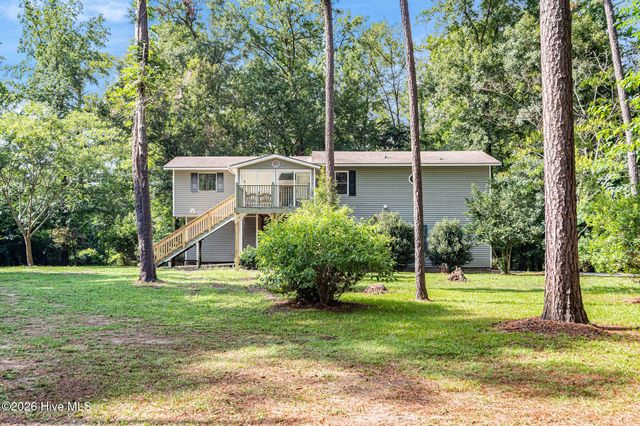 105 Whitestocking Ext, Burgaw, NC 28425