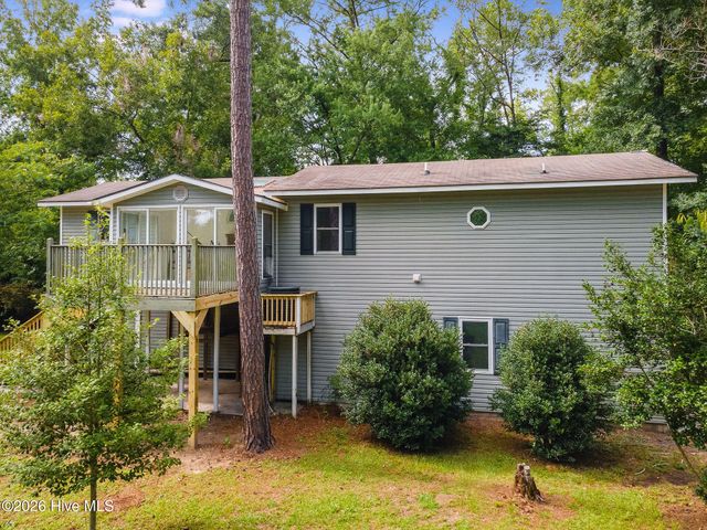 105 Whitestocking Ext, Burgaw, NC 28425