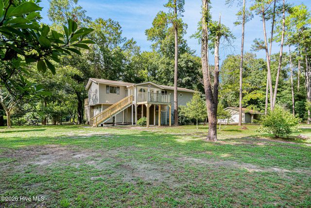 105 Whitestocking Ext, Burgaw, NC 28425