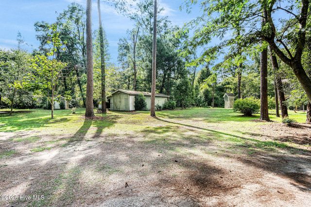 105 Whitestocking Ext, Burgaw, NC 28425