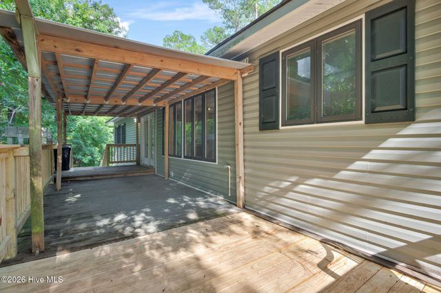105 Whitestocking Ext, Burgaw, NC 28425