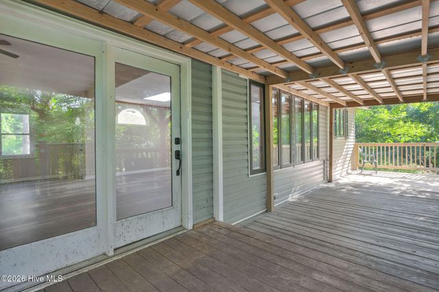 105 Whitestocking Ext, Burgaw, NC 28425