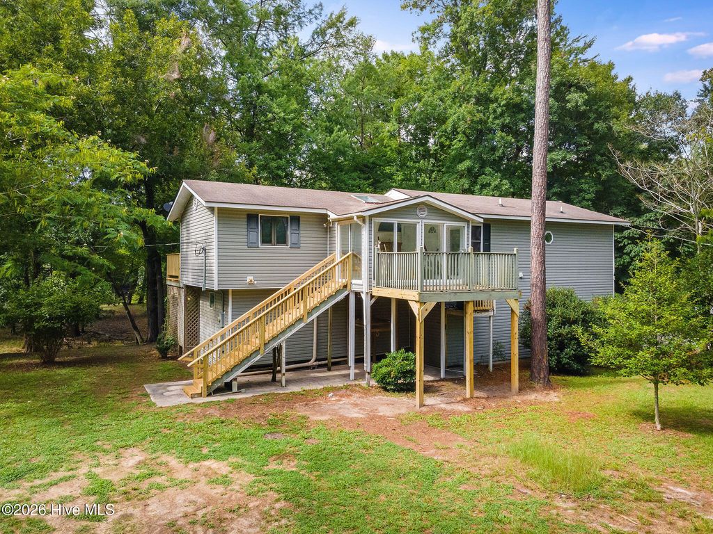 105 Whitestocking Ext, Burgaw, NC 28425