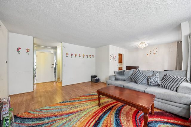 5500 Lincoln Avenue 107, Morton Grove, IL 60053