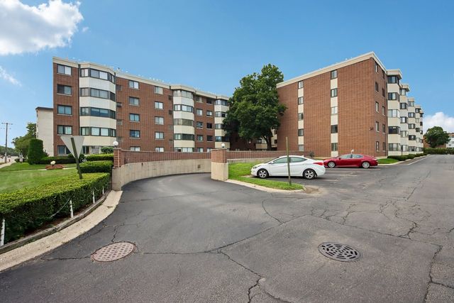 5500 Lincoln Avenue 107, Morton Grove, IL 60053