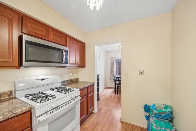 5500 Lincoln Avenue 107, Morton Grove, IL 60053