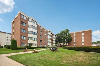 5500 Lincoln Avenue 107, Morton Grove, IL 60053