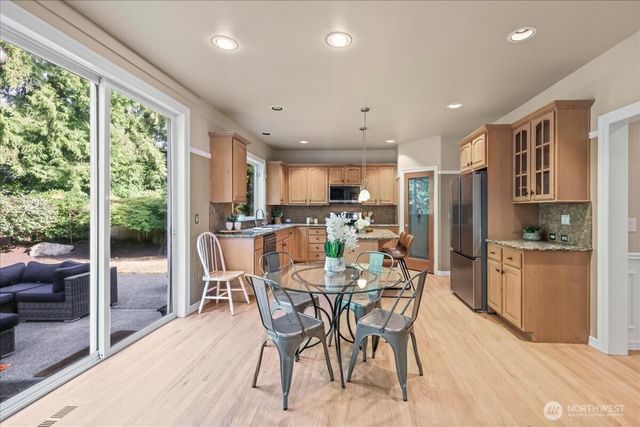 11526 160th Court NE, Redmond, WA 98052