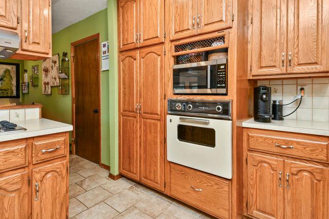 4362 W Weaver Road, Battlefield, MO 65619