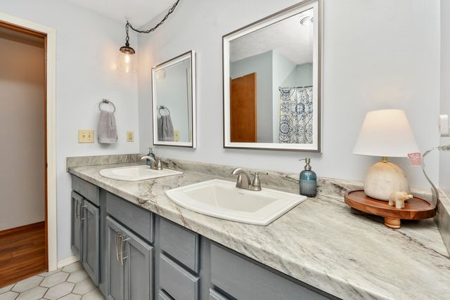 4362 W Weaver Road, Battlefield, MO 65619