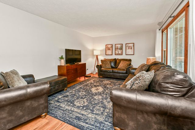 4362 W Weaver Road, Battlefield, MO 65619