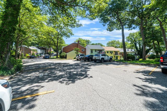 1005 Towne House Village, Islandia, NY 11749