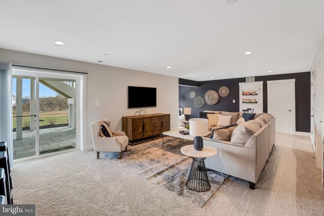 FALLS, Sparks, MD 21152