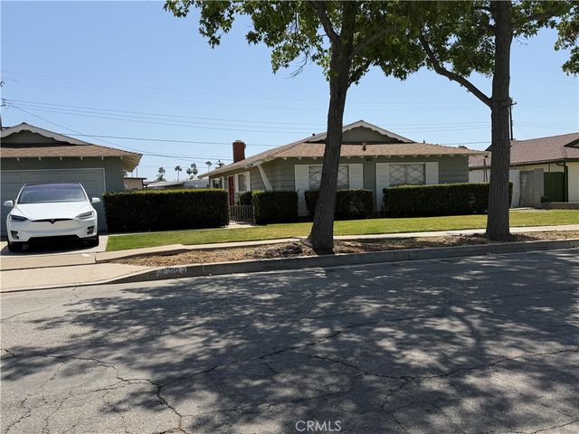 1320 E Trenton, Orange, CA 92867