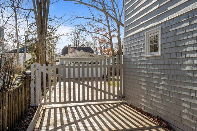 610 Drexel Avenue, Glencoe, IL 60022