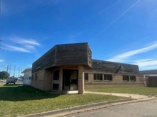2122 E Hemphill Road, Burton, MI 48529