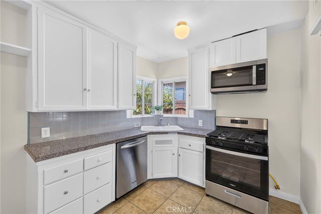 837 N 10th Avenue, Upland, CA 91786