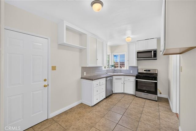 837 N 10th Avenue, Upland, CA 91786