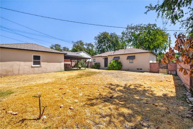 837 N 10th Avenue, Upland, CA 91786