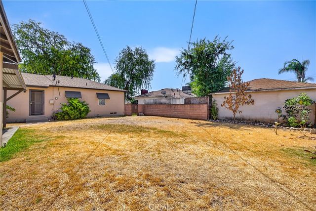 837 N 10th Avenue, Upland, CA 91786