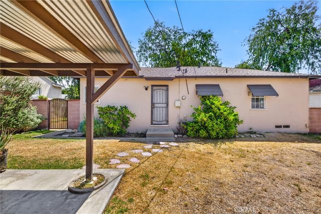 837 N 10th Avenue, Upland, CA 91786