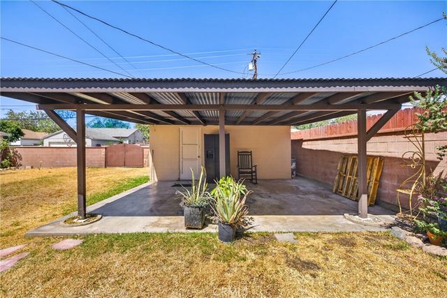 837 N 10th Avenue, Upland, CA 91786
