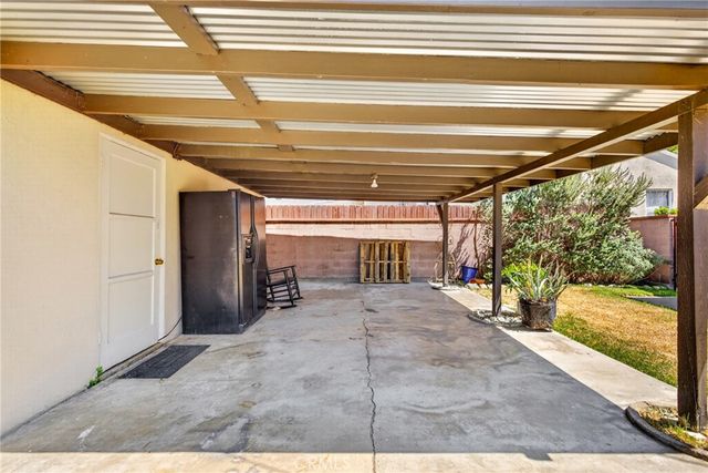 837 N 10th Avenue, Upland, CA 91786