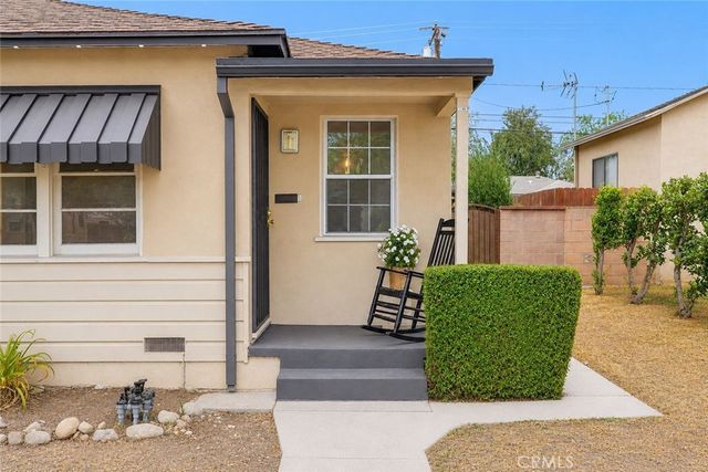 837 N 10th Avenue, Upland, CA 91786