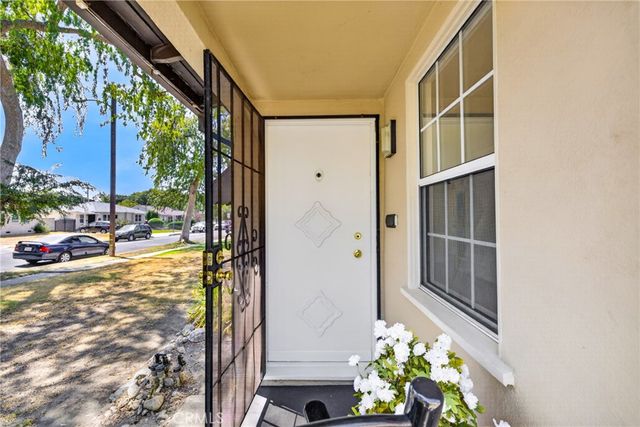 837 N 10th Avenue, Upland, CA 91786