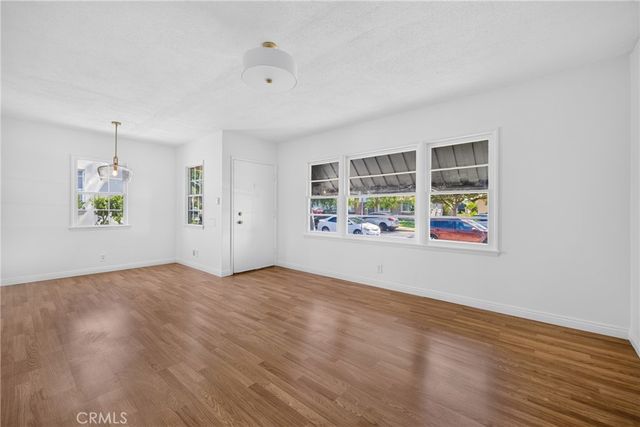 837 N 10th Avenue, Upland, CA 91786