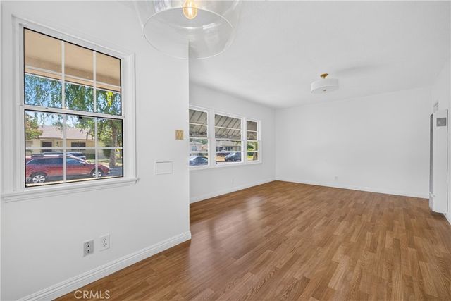 837 N 10th Avenue, Upland, CA 91786