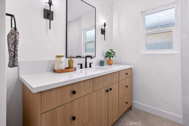 3861 S Norton Avenue, Los Angeles, CA 90008