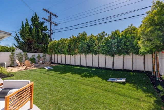 3861 S Norton Avenue, Los Angeles, CA 90008