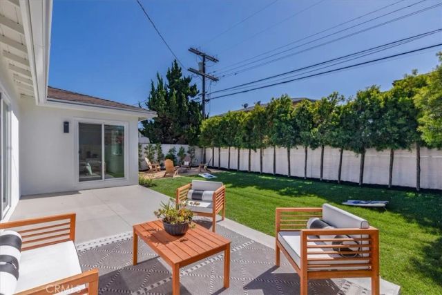 3861 S Norton Avenue, Los Angeles, CA 90008