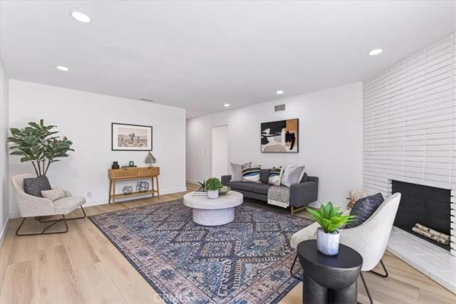 3861 S Norton Avenue, Los Angeles, CA 90008