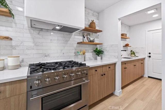 3861 S Norton Avenue, Los Angeles, CA 90008