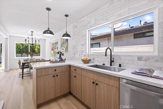 3861 S Norton Avenue, Los Angeles, CA 90008
