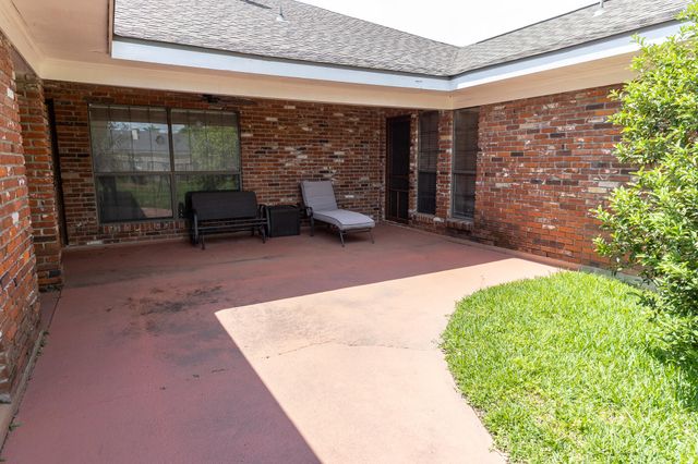 4517 Quail Hollow, Lake Charles, LA 70605