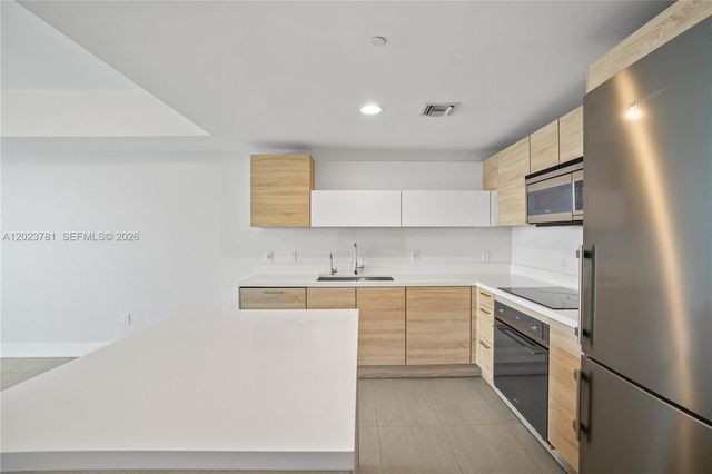 16385 Biscayne Blvd 1919, North Miami Beach, FL 33160