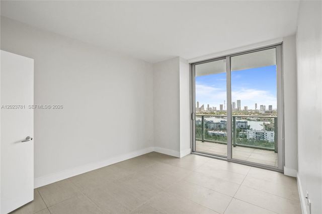 16385 Biscayne Blvd 1919, North Miami Beach, FL 33160