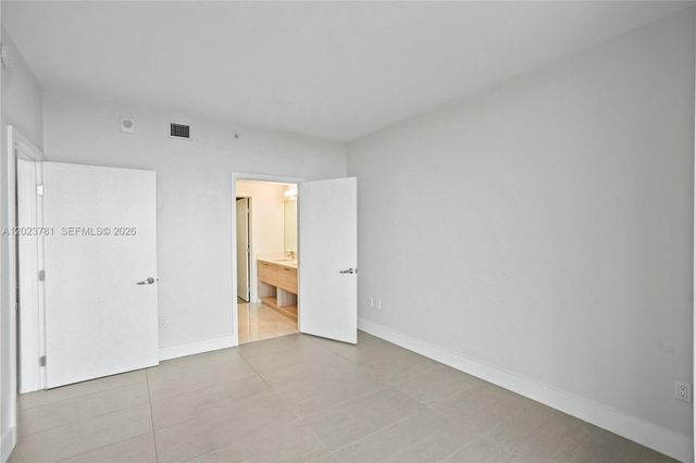 16385 Biscayne Blvd 1919, North Miami Beach, FL 33160