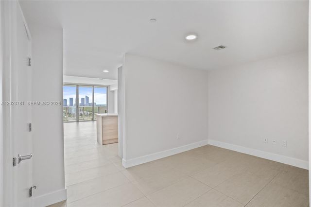 16385 Biscayne Blvd 1919, North Miami Beach, FL 33160