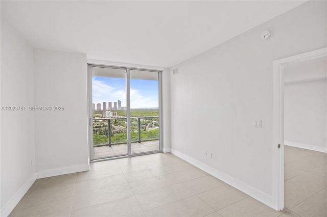 16385 Biscayne Blvd 1919, North Miami Beach, FL 33160